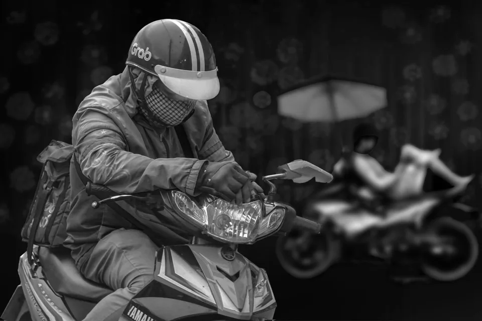 Tài xế và nhân viên của hộ