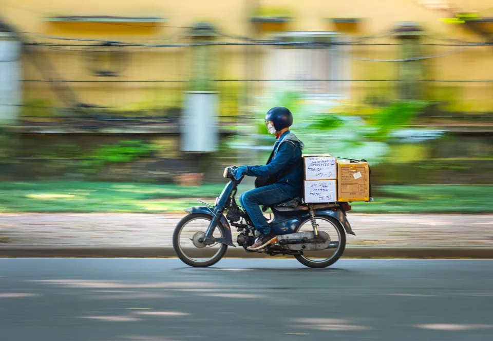 Tài xế và nhân viên của hộ